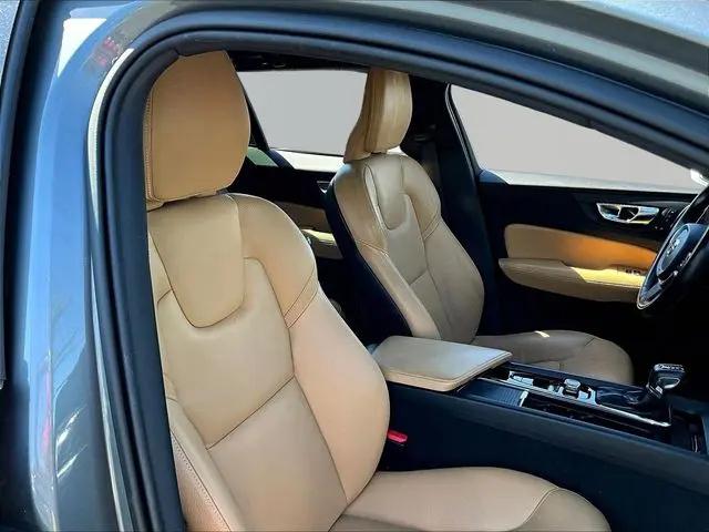 2020 Volvo V60 T5 Momentum