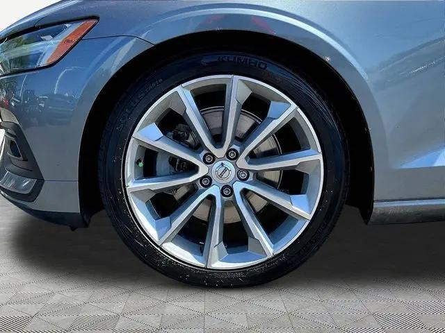 2020 Volvo V60 T5 Momentum