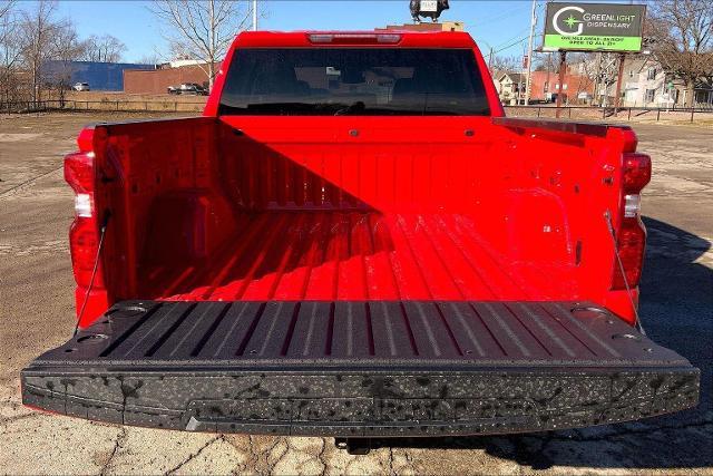 2026 Chevrolet Silverado 1500 4WD Crew Cab Short Bed Custom