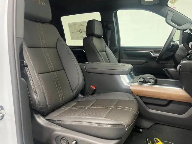 2026 Chevrolet Silverado 2500HD Crew Cab, Standard Bed, High Country, 4WD