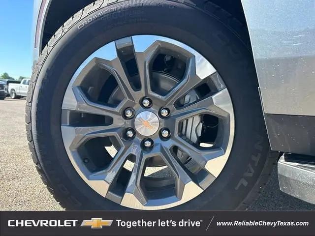 2025 Chevrolet Suburban 4WD LS