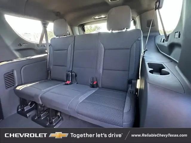 2025 Chevrolet Suburban 4WD LS