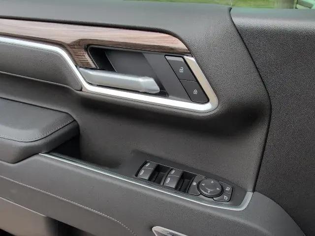 2026 Chevrolet Silverado 1500 4WD Crew Cab Standard Bed LT