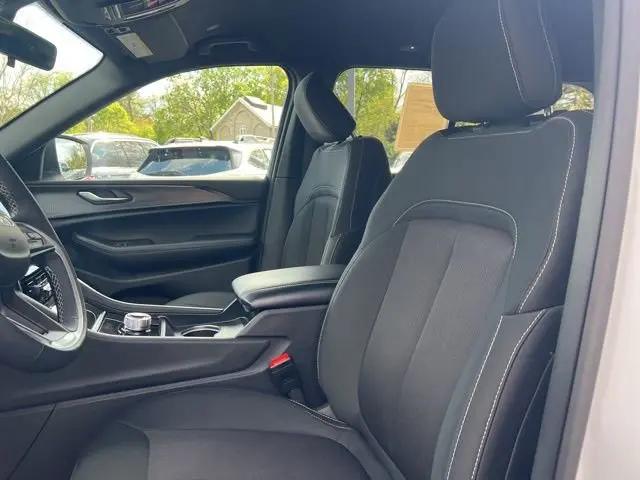 2025 Jeep Grand Cherokee Laredo 4x4