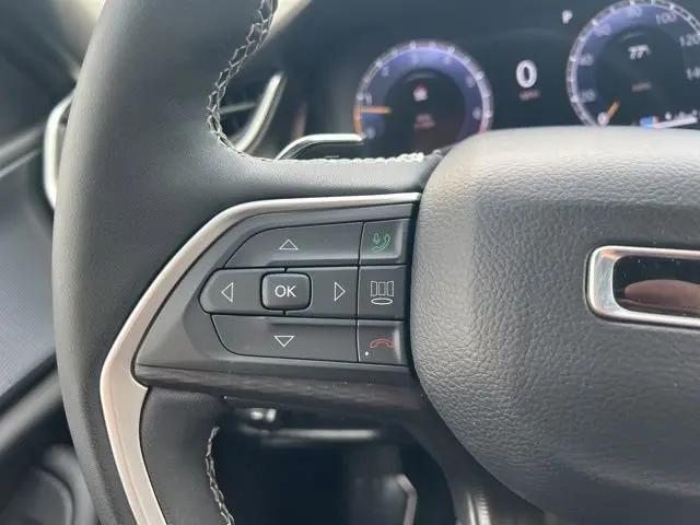 2025 Jeep Grand Cherokee Laredo 4x4