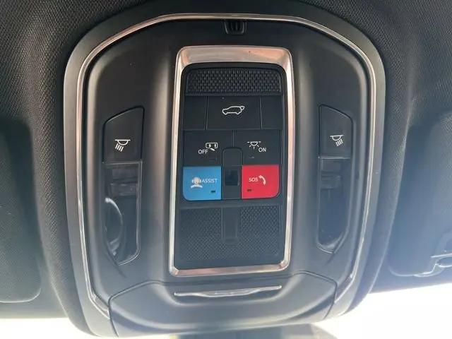 2025 Jeep Grand Cherokee Laredo 4x4