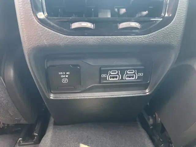 2025 Jeep Grand Cherokee Laredo 4x4