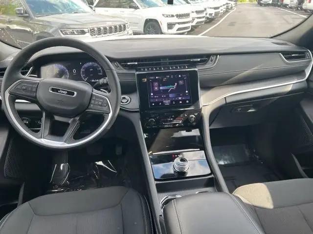 2025 Jeep Grand Cherokee Laredo 4x4