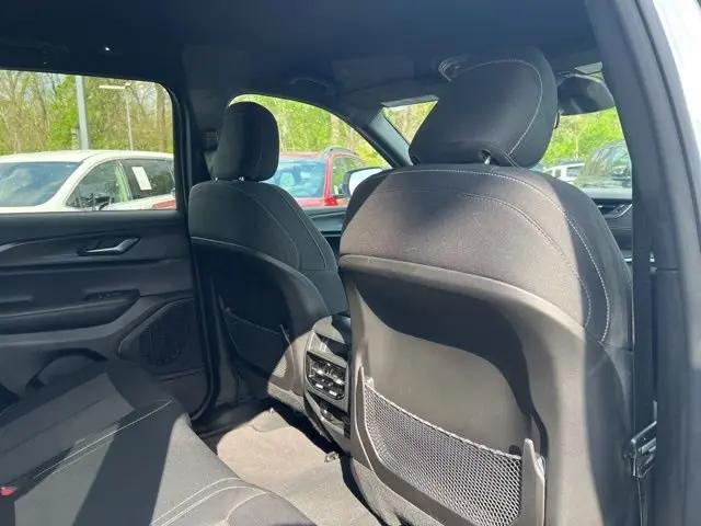 2025 Jeep Grand Cherokee Laredo 4x4