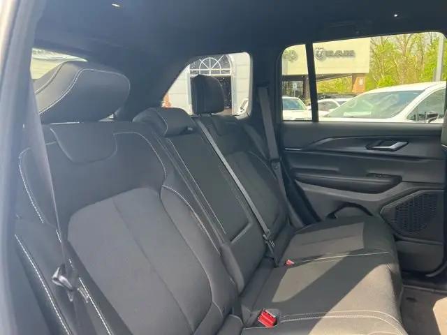 2025 Jeep Grand Cherokee Laredo 4x4