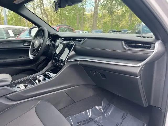 2025 Jeep Grand Cherokee Laredo 4x4