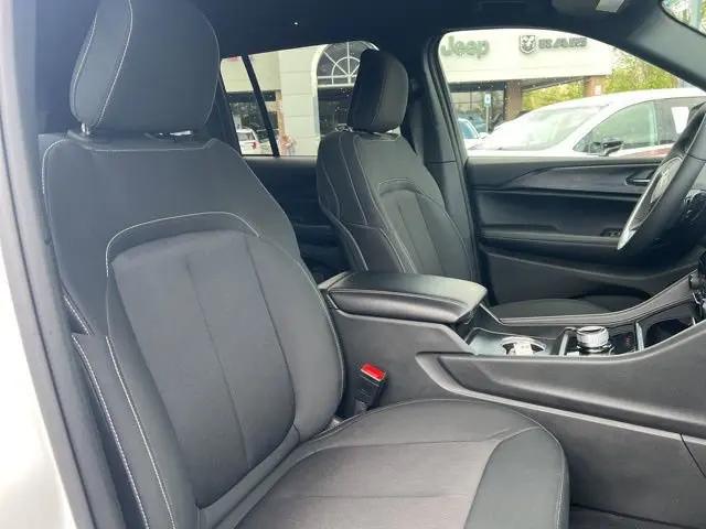 2025 Jeep Grand Cherokee Laredo 4x4