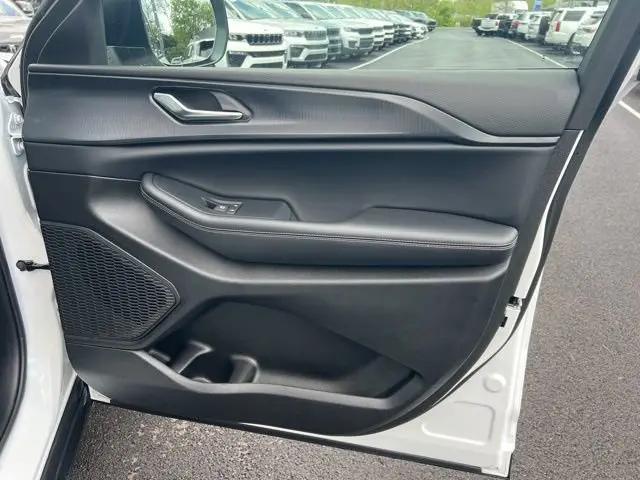 2025 Jeep Grand Cherokee Laredo 4x4