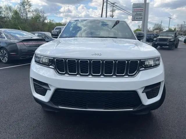2025 Jeep Grand Cherokee Laredo 4x4