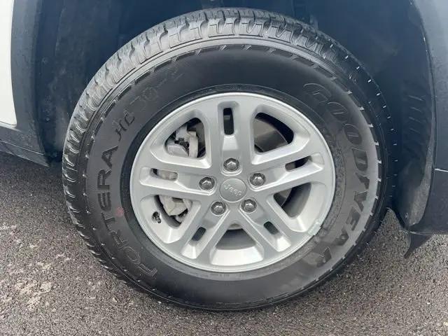 2025 Jeep Grand Cherokee Laredo 4x4