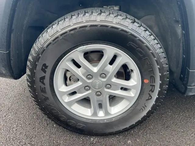 2025 Jeep Grand Cherokee Laredo 4x4