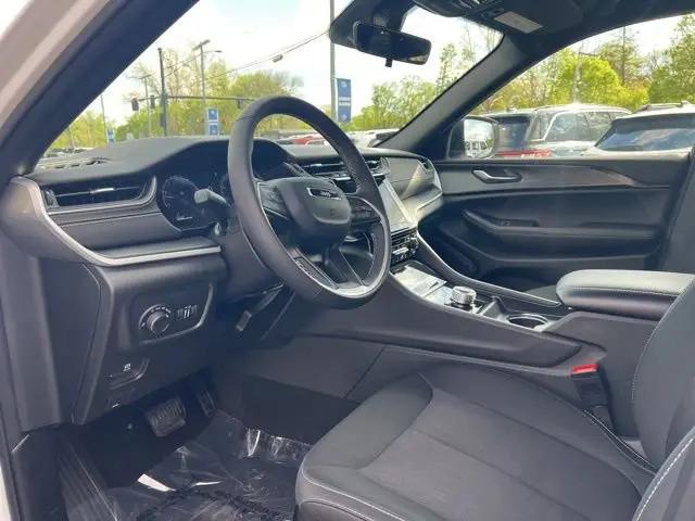 2025 Jeep Grand Cherokee Laredo 4x4