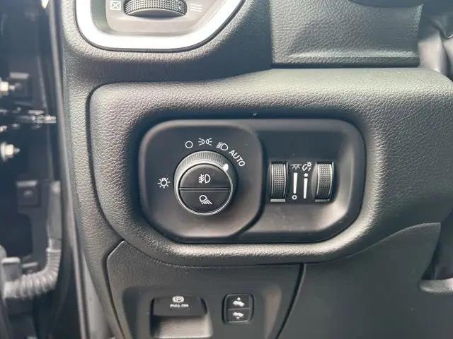 2025 Ram 1500 Big Horn Crew Cab 4x4 6'4" Box