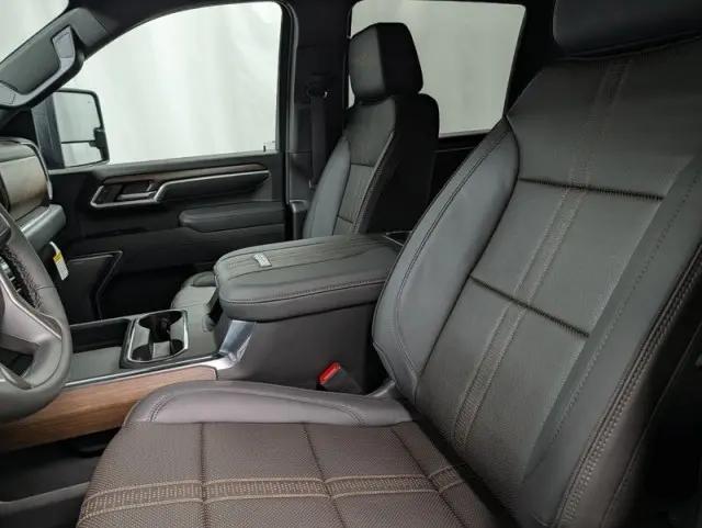 2026 Chevrolet Silverado 3500HD Crew Cab, Standard Bed, High Country, 4WD