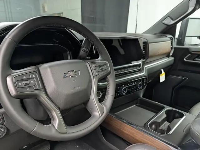 2026 Chevrolet Silverado 3500HD Crew Cab, Standard Bed, High Country, 4WD
