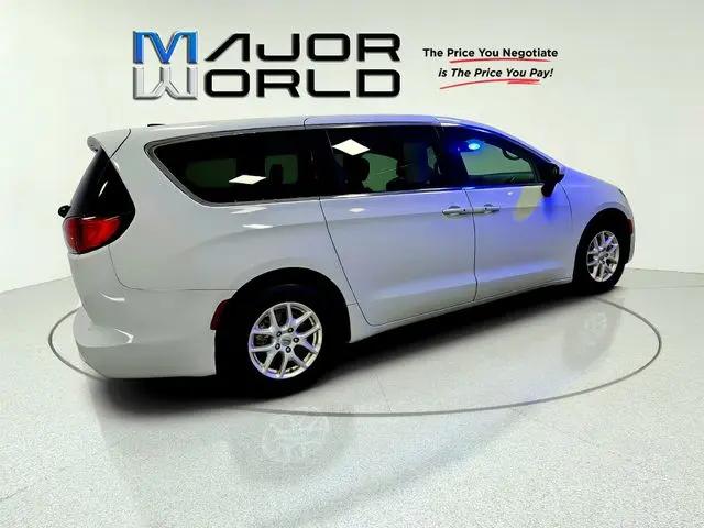 2023 Chrysler Voyager LX
