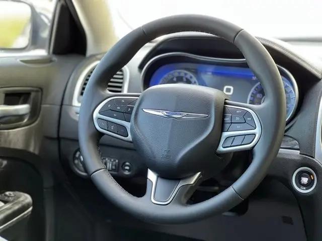 2018 Chrysler 300 Touring