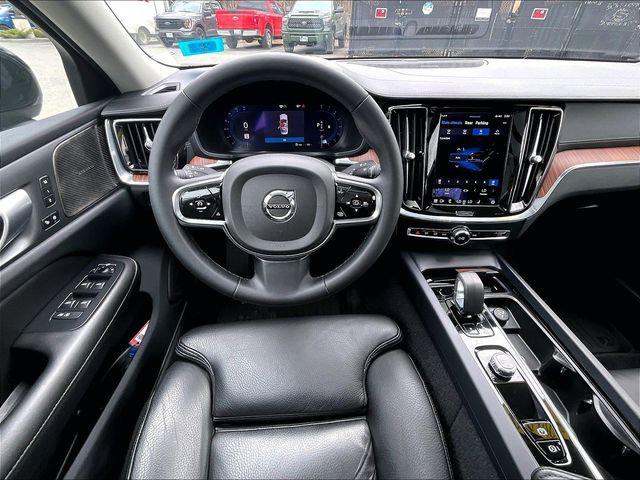 2024 Volvo S60 B5 Ultimate Dark Theme
