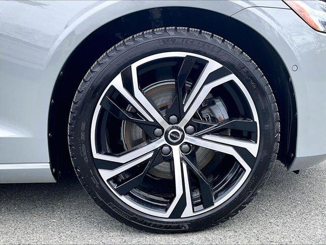 2024 Volvo S60 B5 Ultimate Dark Theme