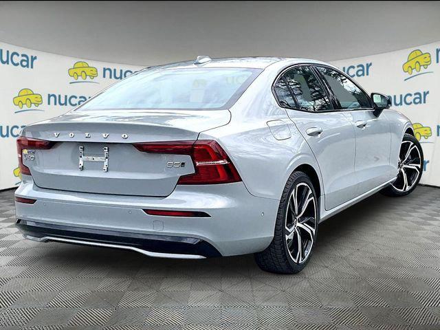 2024 Volvo S60 B5 Ultimate Dark Theme