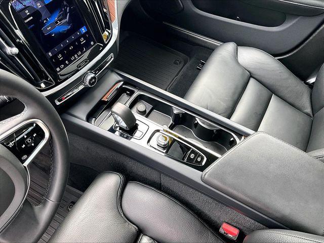 2024 Volvo S60 B5 Ultimate Dark Theme