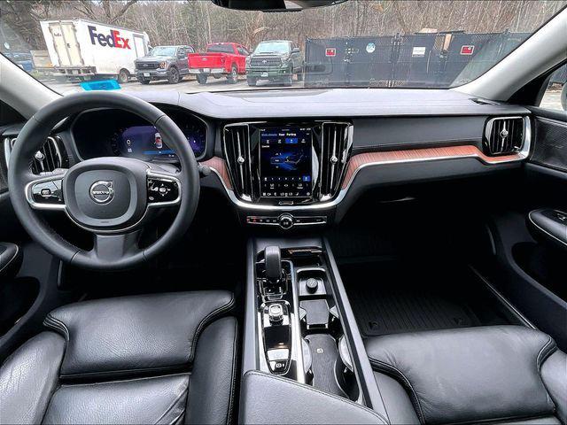2024 Volvo S60 B5 Ultimate Dark Theme