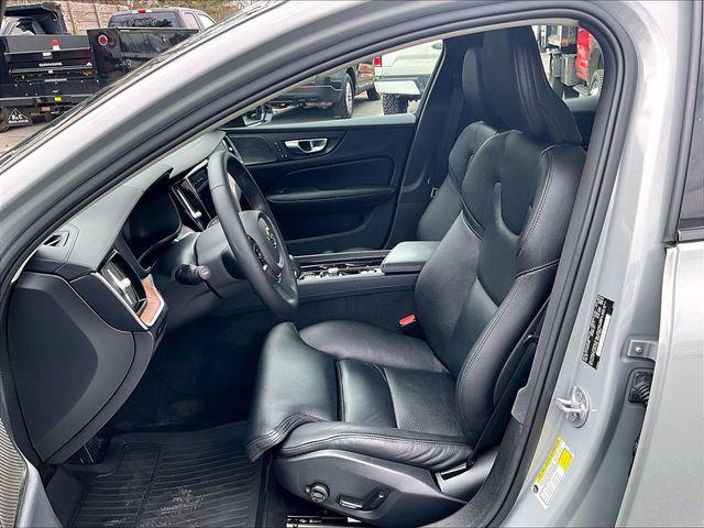 2024 Volvo S60 B5 Ultimate Dark Theme