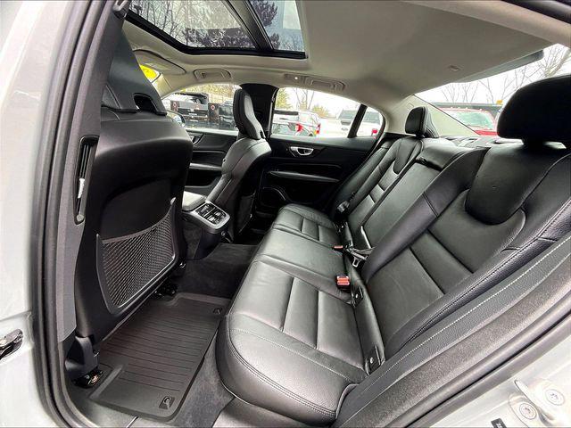 2024 Volvo S60 B5 Ultimate Dark Theme