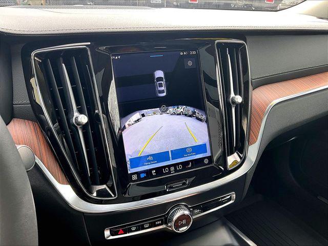 2024 Volvo S60 B5 Ultimate Dark Theme