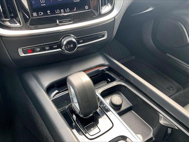 2024 Volvo S60 B5 Ultimate Dark Theme