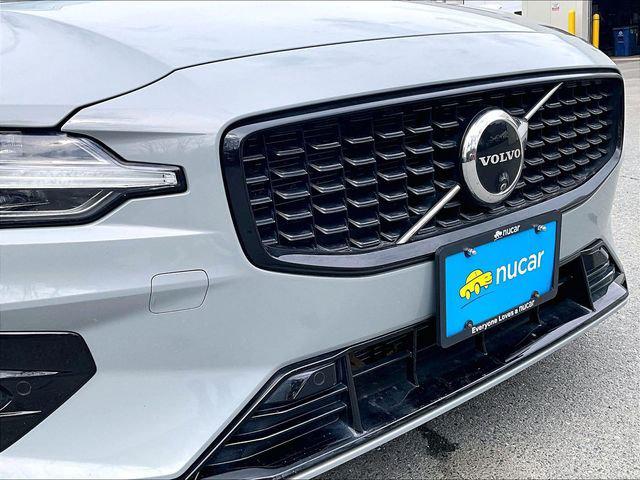 2024 Volvo S60 B5 Ultimate Dark Theme