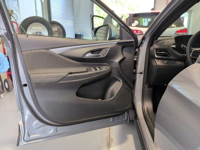 2026 Buick NV Preferred FWD