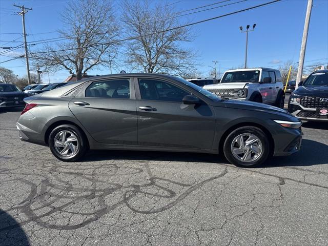 2025 Hyundai Elantra SE