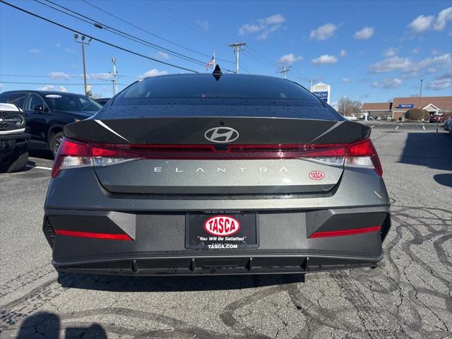 2025 Hyundai Elantra SE