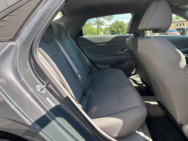 2023 Hyundai Elantra SE
