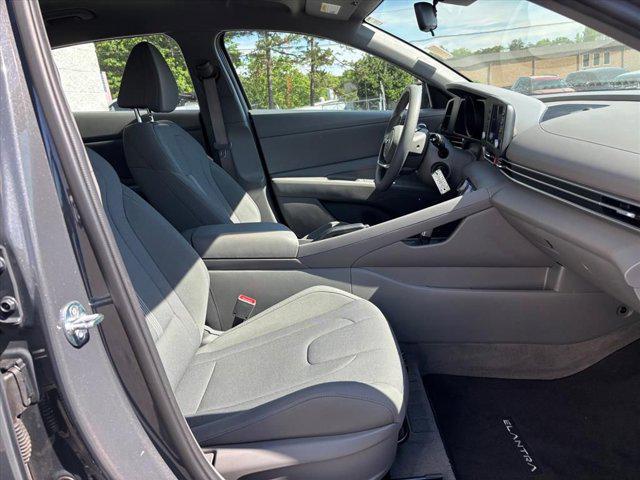 2023 Hyundai Elantra SE