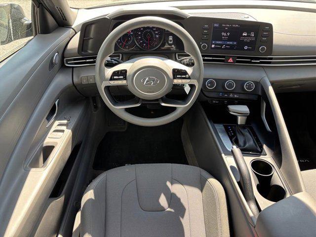 2023 Hyundai Elantra SE