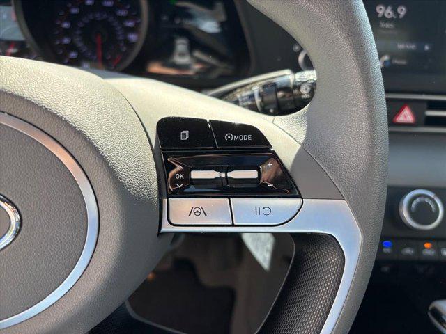 2023 Hyundai Elantra SE