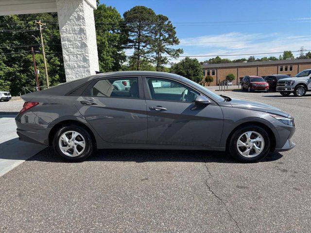 2023 Hyundai Elantra SE