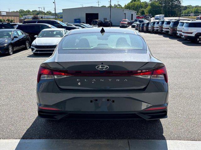 2023 Hyundai Elantra SE