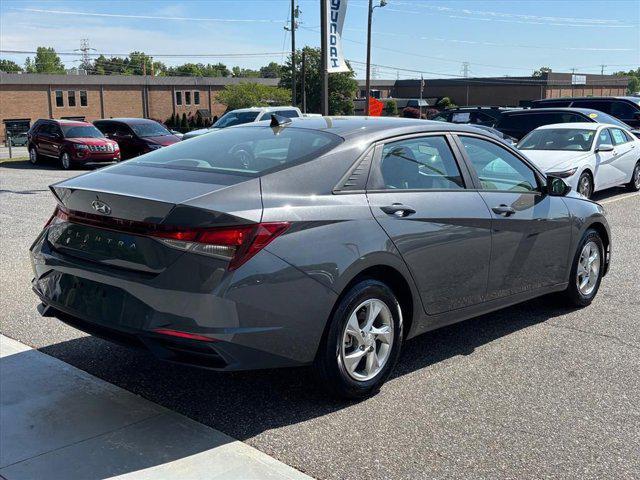 2023 Hyundai Elantra SE
