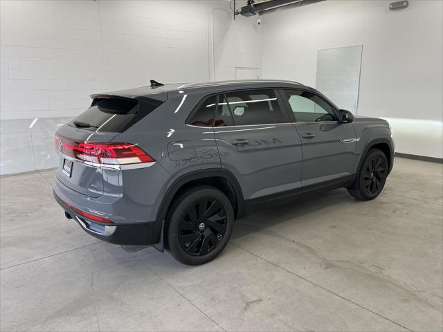 2026 Volkswagen Atlas Cross Sport SE with Technology