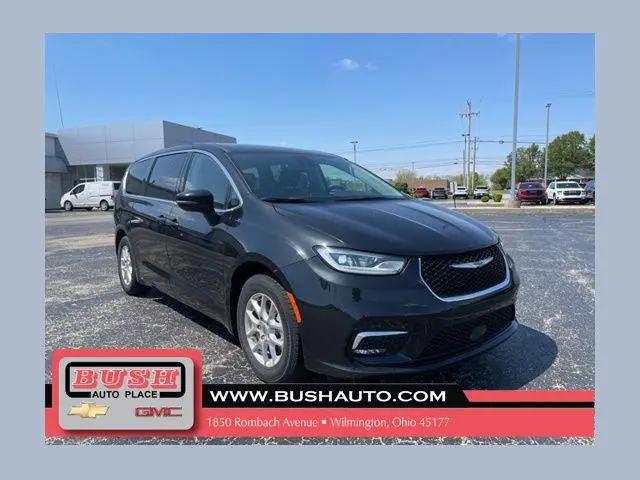 2023 Chrysler Pacifica Touring L for sale in Wilmington, OH
