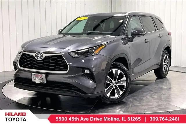 2022 Toyota Highlander Hybrid XLE for sale in Moline, IL