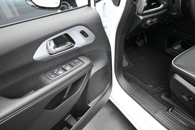 2026 Chrysler Pacifica Limited AWD
